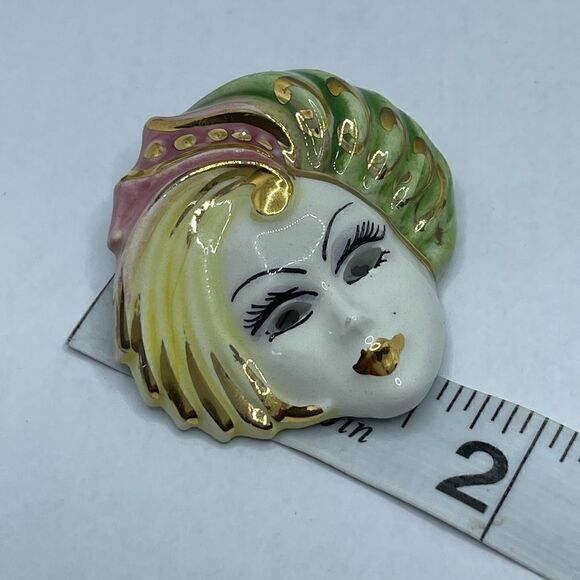 Ceramic mask brooch  - Picture 6 of 9